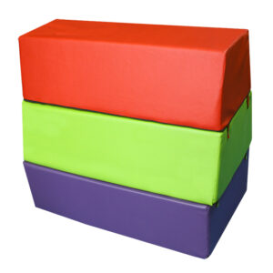Plinton desmontable piramidal de espuma -tres piezas- 100x60x90cm